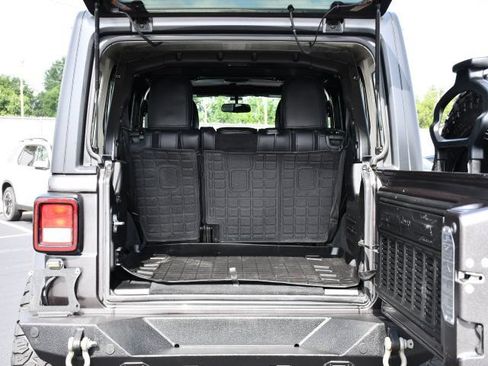 Used 2018 Jeep Wrangler Unlimited Sport S AWD/4WD image 37