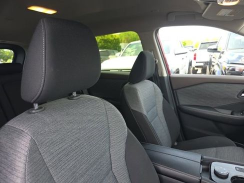 Used 2023 Nissan Rogue SV image 9