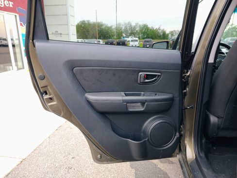 Used 2013 Kia Soul FWD image 11