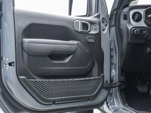 New 2025 Jeep Gladiator Sport image 38