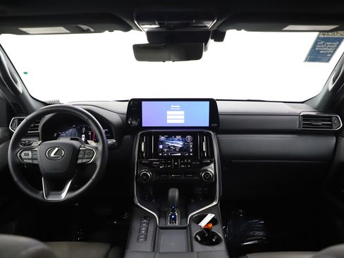 Used 2025 Lexus LX 700h Overtrail AWD/4WD image 16