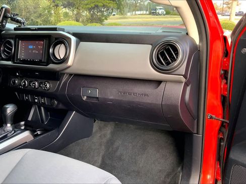 Used 2018 Toyota Tacoma SR5 image 18