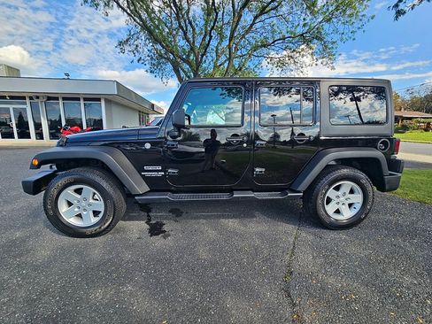 Used 2017 Jeep Wrangler Unlimited Sport w/ Quick Order Package 24S image 4