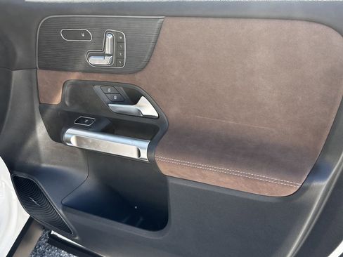 New 2025 Mercedes-Benz GLB 35 AMG 4MATIC image 16