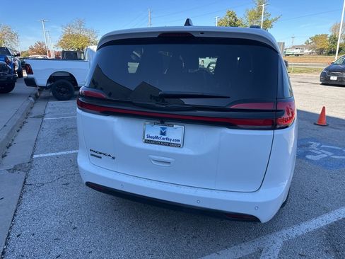 New 2026 Chrysler Pacifica Select image 28