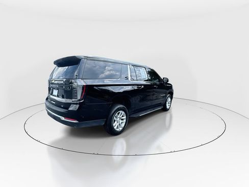Used 2025 Chevrolet Suburban LT w/ Comfort Package RWD image 8