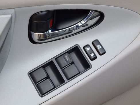 Used 2009 Toyota Camry LE FWD image 18