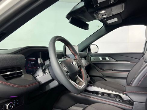 Used 2025 Ford Explorer ST-Line w/ Premium Package image 22