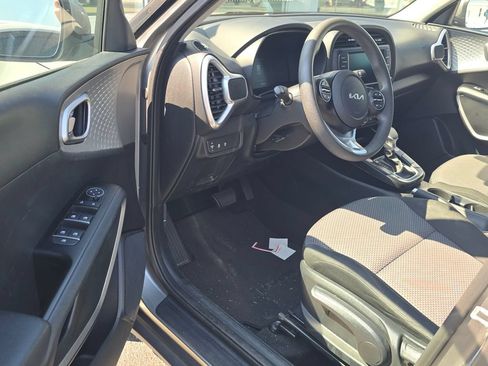Used 2024 Kia Soul LX w/ Option Group 015 FWD image 5