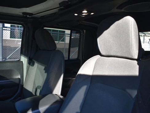 Used 2022 Jeep Gladiator Willys image 10