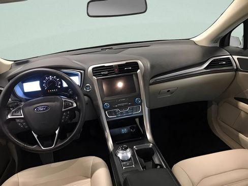 Used 2017 Ford Edge SEL image 12