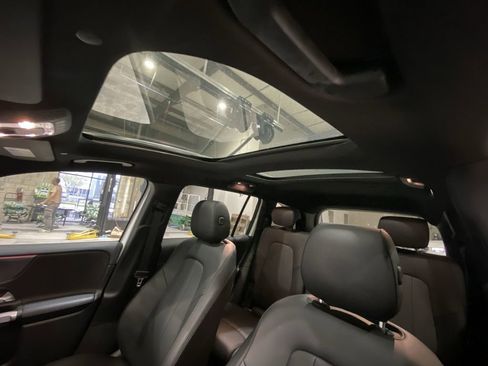 Certified 2022 Mercedes-Benz GLB 250 4MATIC w/ Premium Package Lite image 15