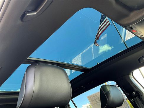 Used 2021 Volkswagen Tiguan SEL Premium R-Line image 17