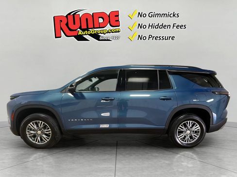 Used 2025 Chevrolet Traverse LT AWD/4WD image 3