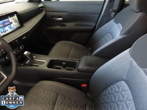 Used 2025 Nissan Kicks SV image 21