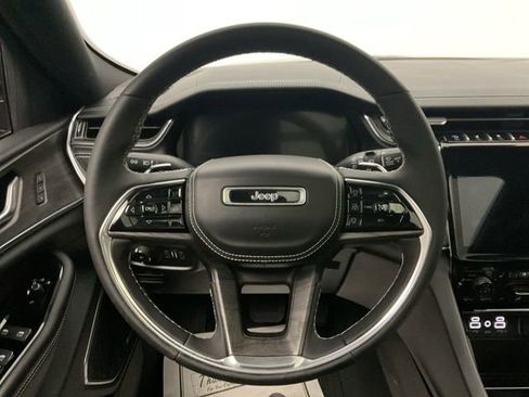 Used 2023 Jeep Grand Cherokee Overland image 15