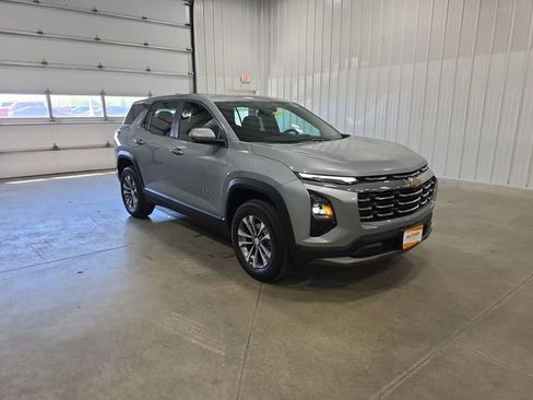 Used 2026 Chevrolet Equinox LT AWD/4WD image 2