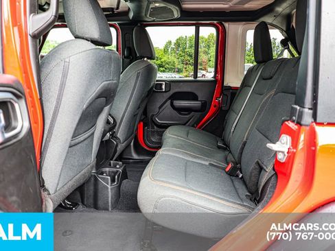 Used 2025 Jeep Wrangler Unlimited Sport AWD/4WD image 19
