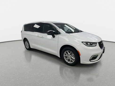 New 2026 Chrysler Pacifica Select FWD image 2