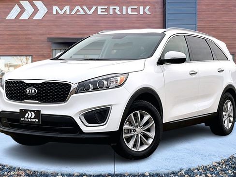Used 2018 Kia Sorento LX image 3