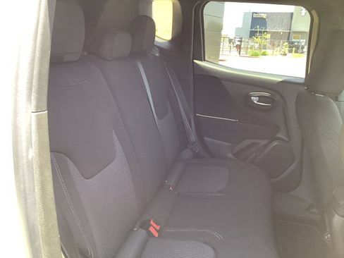 Used 2021 Jeep Renegade Latitude FWD image 34