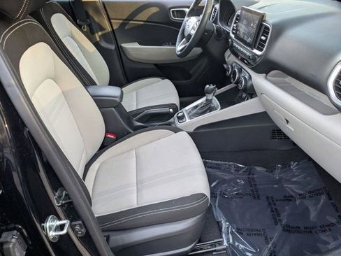 Used 2025 Hyundai Venue SEL image 31