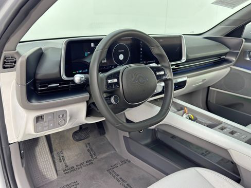 Used 2023 Hyundai Ioniq 6 SEL image 12