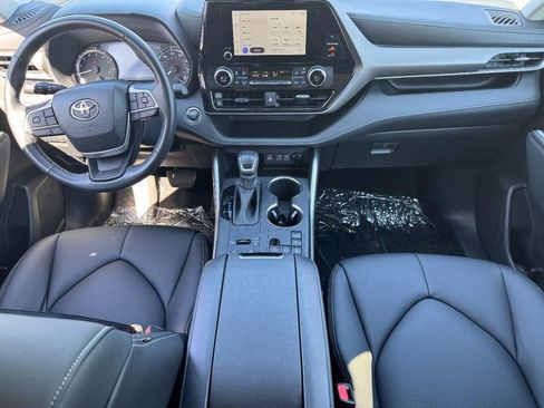 Used 2023 Toyota Highlander LE image 13