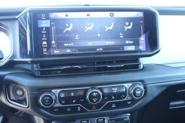 Used 2024 Jeep Wrangler Unlimited Sahara AWD/4WD image 15