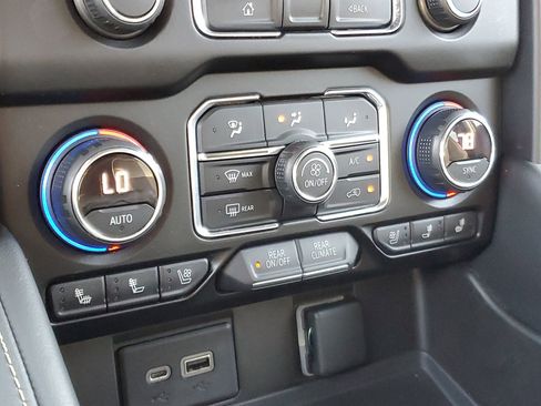 Used 2021 Chevrolet Tahoe Premier image 31