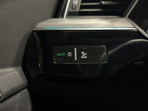 Used 2022 Audi e-tron Prestige w/ Prestige Package AWD/4WD image 31