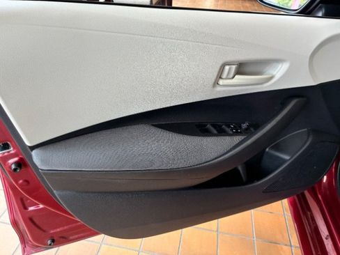 Used 2022 Toyota Corolla LE FWD image 13