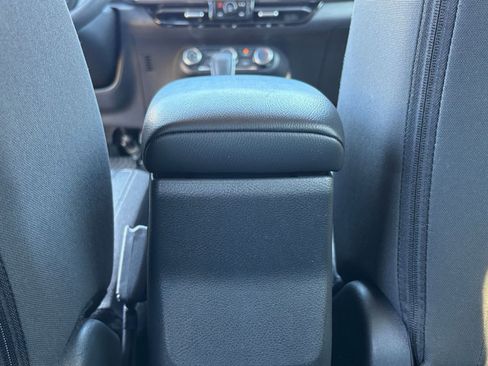 Used 2025 Nissan Kicks SV image 25