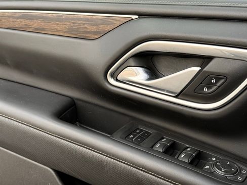 Used 2023 Chevrolet Suburban Premier RWD image 37