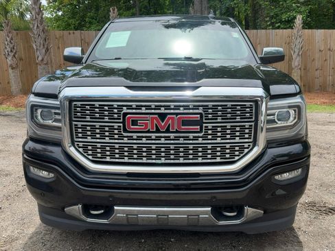 Used 2017 GMC Sierra 1500 Denali w/ Denali Ultimate Package AWD/4WD image 11