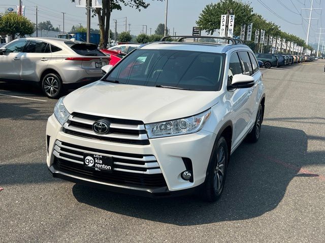 Used 2017 Toyota Highlander XLE w/ Carpet Mat Package AWD/4WD image 3