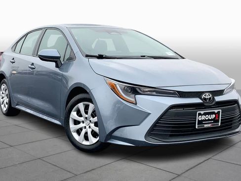 Used 2024 Toyota Corolla LE image 3