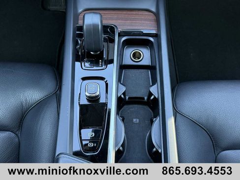 Used 2024 Volvo XC60 B5 Plus image 18