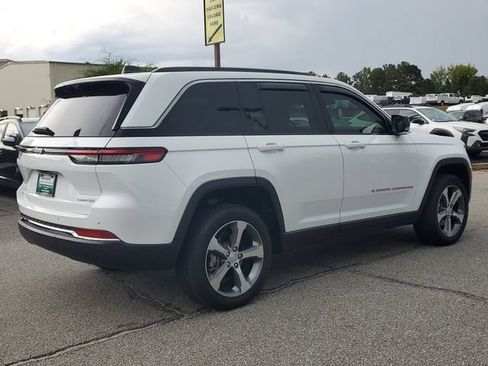 Certified 2025 Jeep Grand Cherokee Limited w/ Luxury Tech Group II RWD image 8