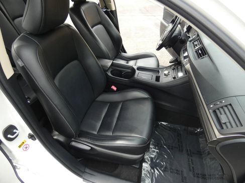 Used 2015 Lexus CT 200h image 31