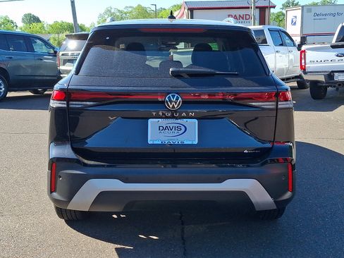 Used 2025 Volkswagen Tiguan S AWD/4WD image 5