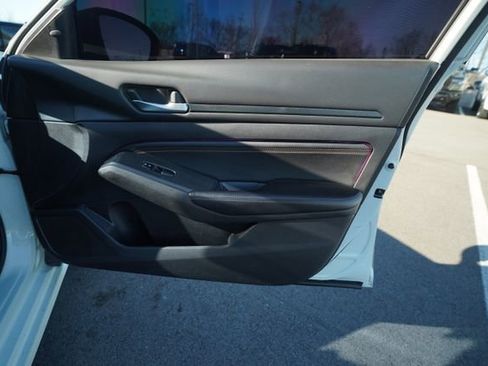 Used 2019 Nissan Altima 2.5 SR w/ SR Premium Package image 21