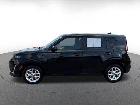 Used 2025 Kia Soul LX w/ LX Technology Package FWD image 9