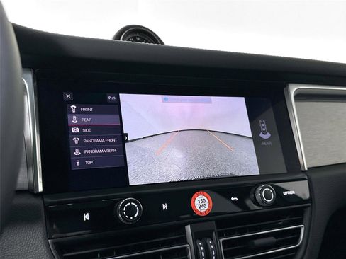Certified 2025 Porsche Macan S AWD/4WD image 23