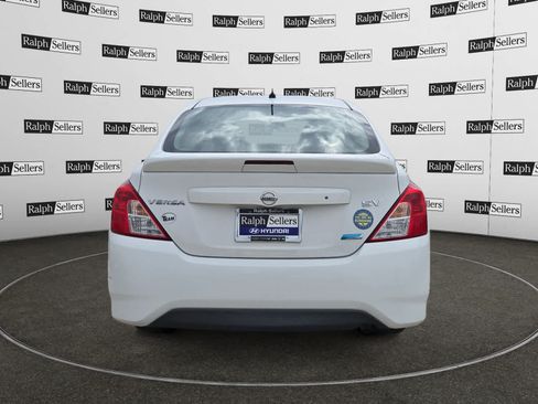 Used 2016 Nissan Versa SV FWD image 5