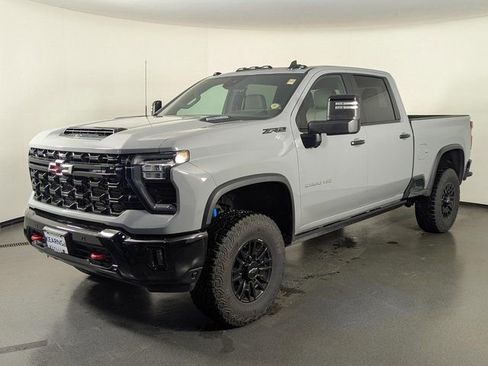 Used 2025 Chevrolet Silverado 2500 ZR2 w/ Technology Package image 4