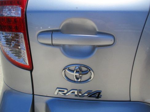 Used 2011 Toyota RAV4 4WD w/ Base L4 Extra Value Pkg image 35