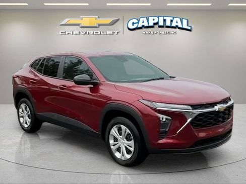 Used 2025 Chevrolet Trax LS w/ Driver Confidence Package FWD image 7