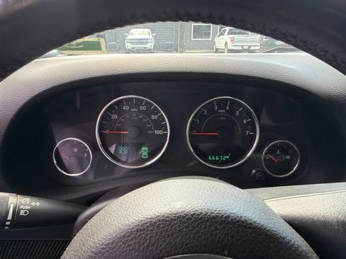 Used 2015 Jeep Wrangler Sport w/ Quick Order Package 24S AWD/4WD image 11