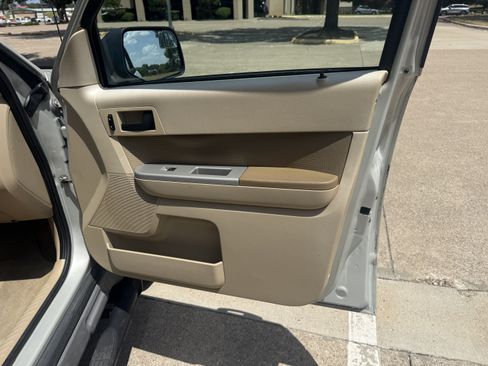 Used 2009 Ford Escape XLT FWD image 15